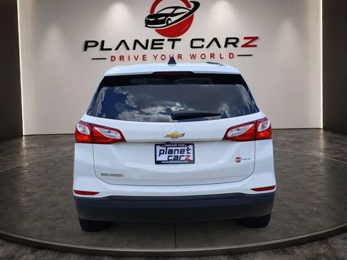 Used 2019 Chevrolet Equinox LS w/ LS Convenience Package FWD image 4