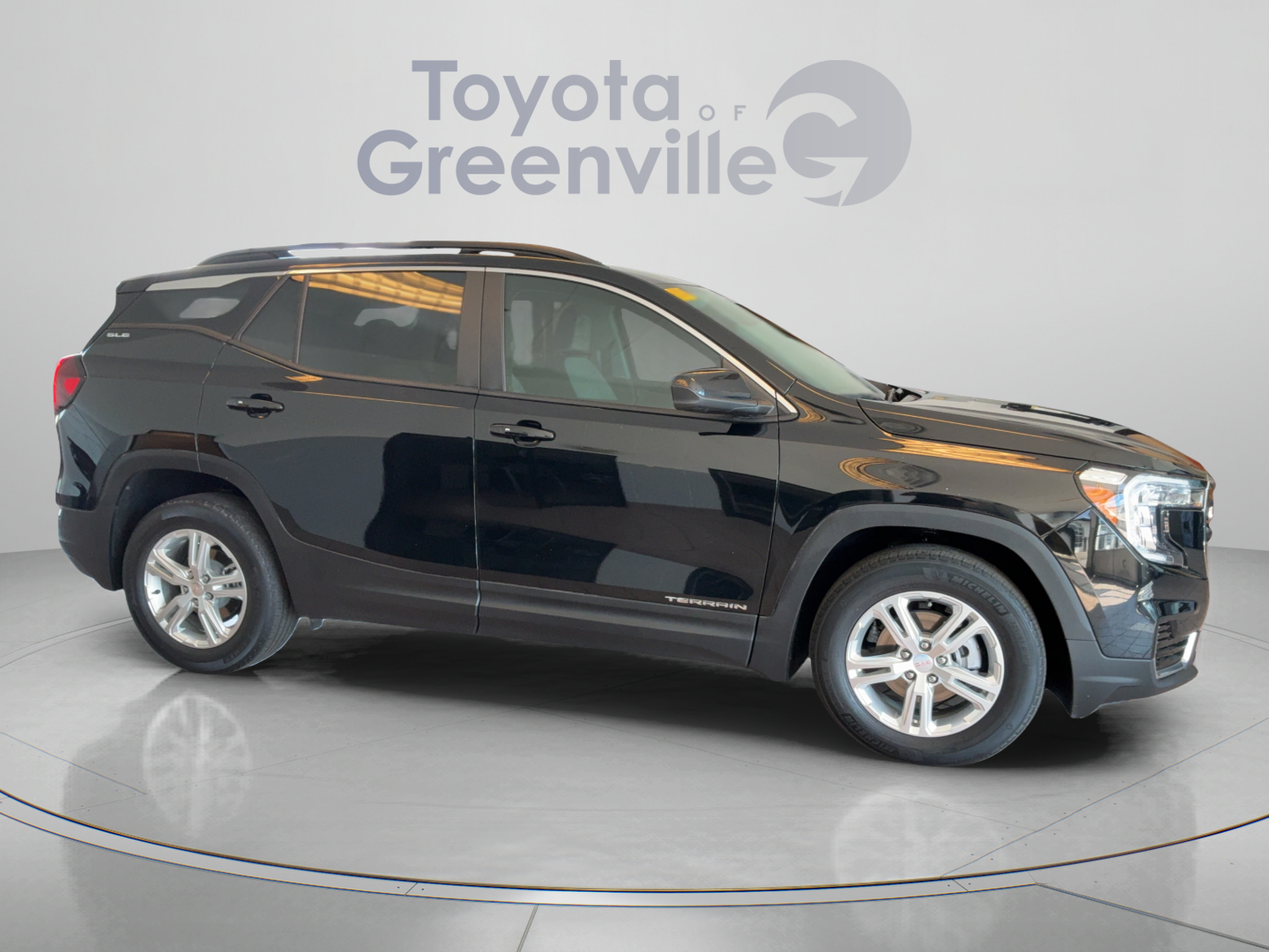 Used 2022 GMC Terrain SLE w/ Driver Convenience Package FWD image 7
