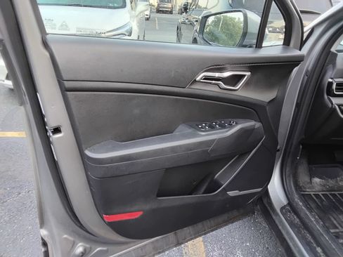 Used 2023 Kia Sportage LX AWD/4WD image 10