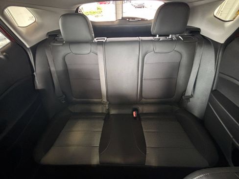 Used 2025 Chevrolet Trax LT FWD image 33
