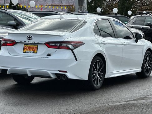 Used 2024 Toyota Camry SE w/ Cold Weather Package image 4