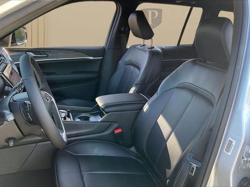 New 2025 Jeep Grand Cherokee Limited w/ Luxury Tech Group II image 21