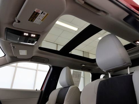 Used 2025 Mitsubishi Outlander SE image 27