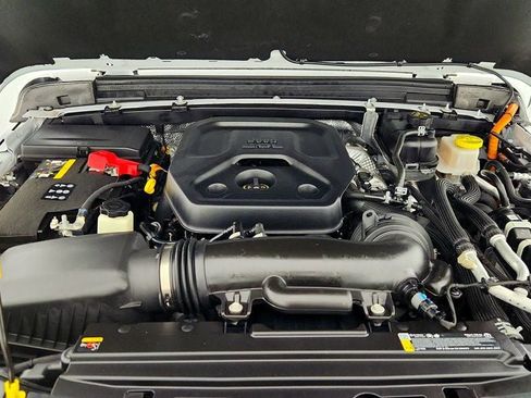 Used 2025 Jeep Wrangler Unlimited Sahara w/ Safety Group image 27