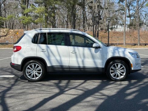 Used 2011 Volkswagen Tiguan S image 4