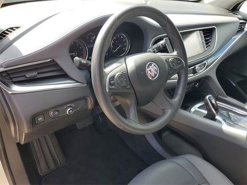 Used 2020 Buick Enclave Essence image 17