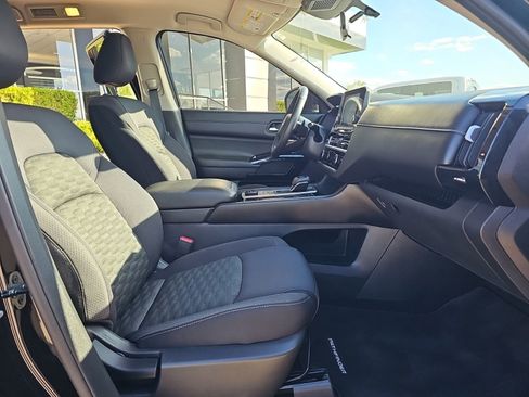 Used 2022 Nissan Pathfinder SV AWD/4WD image 27