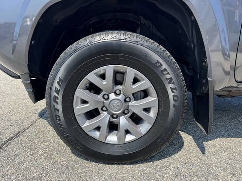 Used 2018 Toyota Tacoma SR5 AWD/4WD image 4