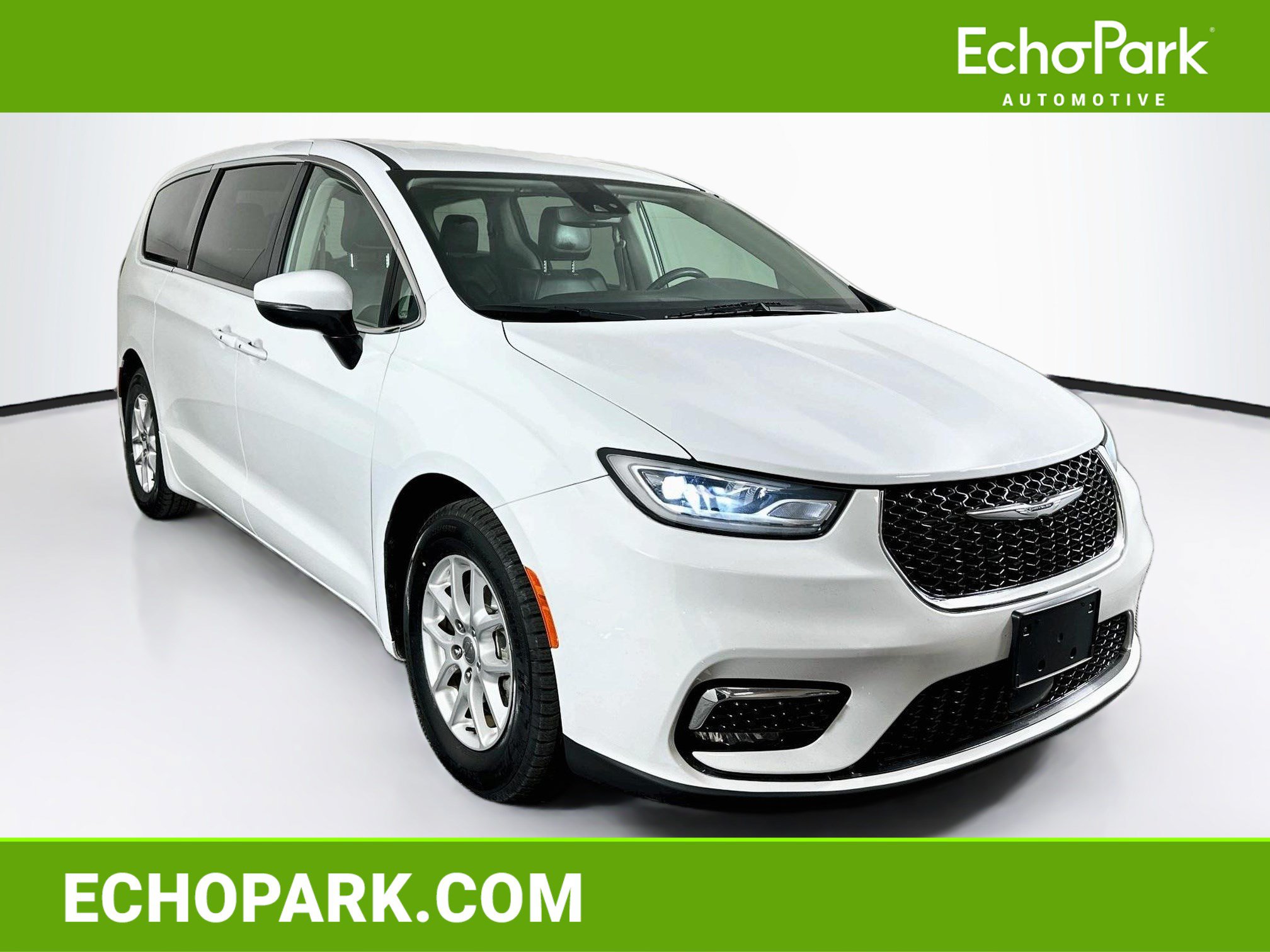 Used 2023 Chrysler Pacifica Touring-L FWD image 1