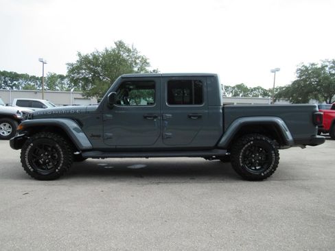 Used 2025 Jeep Gladiator Sport AWD/4WD image 4