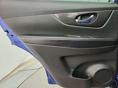 Used 2020 Nissan Rogue SV AWD/4WD image 25