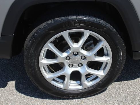 Used 2023 Jeep Compass Latitude AWD/4WD image 36