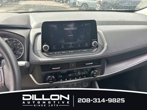 Used 2025 Nissan Rogue SV AWD/4WD image 3