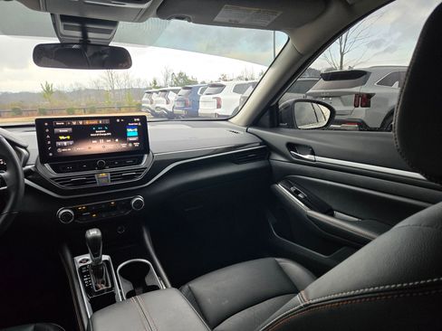 Used 2024 Nissan Altima 2.5 SR w/ SR Premium Package image 11