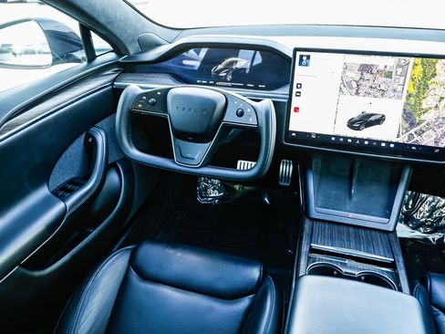 Used 2021 Tesla Model S Plaid image 14