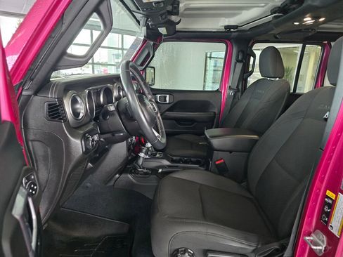 Used 2022 Jeep Wrangler Unlimited Sahara image 20