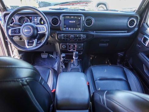 Used 2022 Jeep Wrangler Unlimited Sahara AWD/4WD image 26