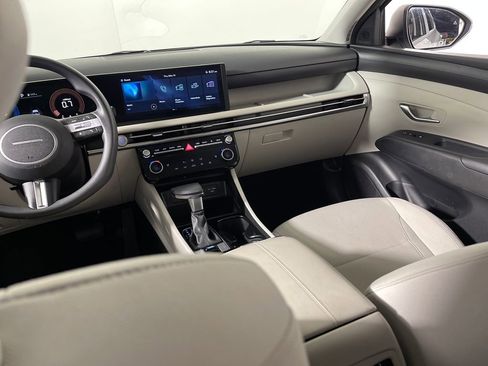 Certified 2025 Hyundai Tucson SEL AWD/4WD image 17