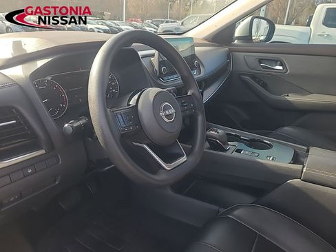 Used 2022 Nissan Rogue SV image 33
