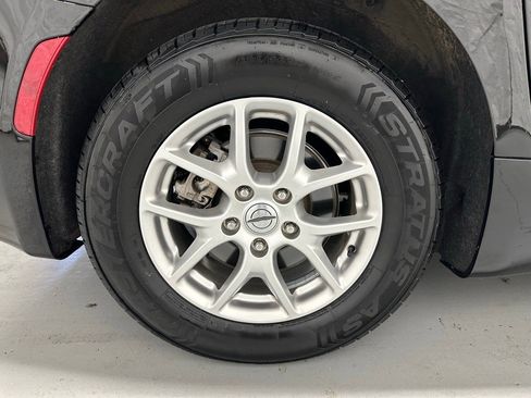 Used 2023 Chrysler Pacifica Touring-L image 68