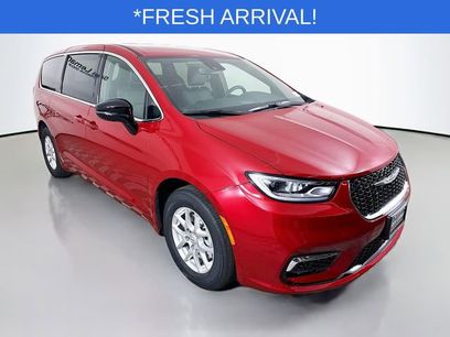 New 2025 Chrysler Pacifica Select