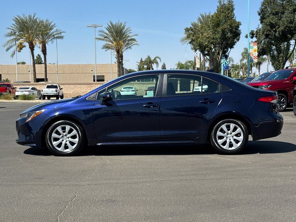 Used 2025 Toyota Corolla LE FWD image 2