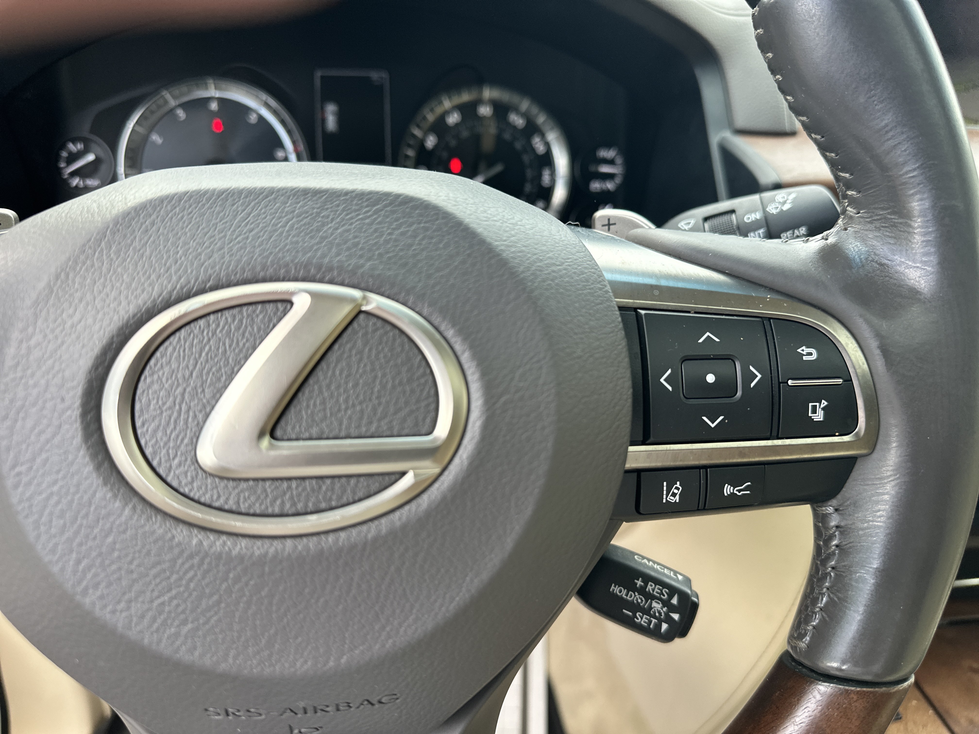 Used 2018 Lexus LX 570 4WD w/ Luxury Package image 26