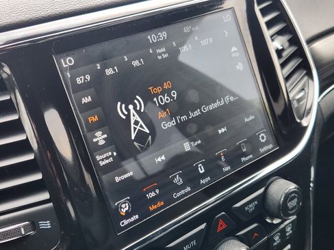 Used 2021 Jeep Grand Cherokee Limited image 21