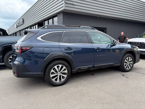 Used 2024 Subaru Outback Premium AWD/4WD image 3