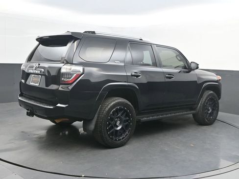 Used 2017 Toyota 4Runner SR5 AWD/4WD image 7