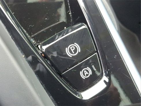 Certified 2025 Volvo XC60 B5 Plus image 24