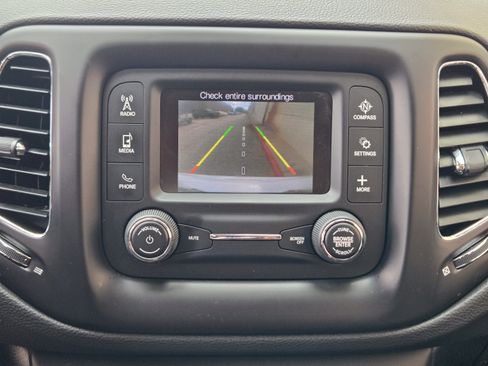 Used 2018 Jeep Compass Latitude AWD/4WD image 16