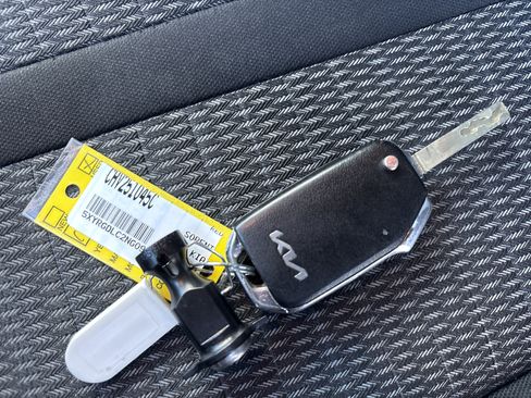 Used 2022 Kia Sorento LX image 24