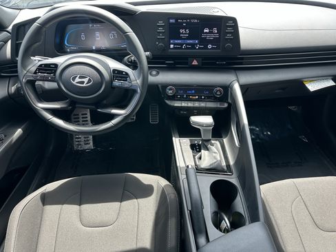 Used 2025 Hyundai Elantra Sport FWD image 21
