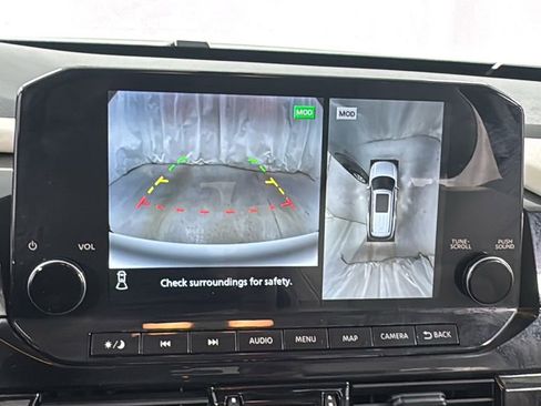 Used 2025 Nissan Pathfinder SL image 28