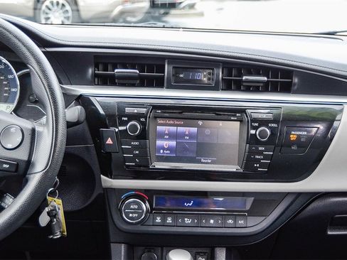 Used 2015 Toyota Corolla LE image 14