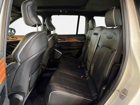 Used 2022 Jeep Grand Cherokee Summit AWD/4WD image 24