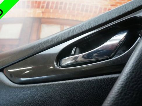 Used 2017 Nissan Rogue SV image 28