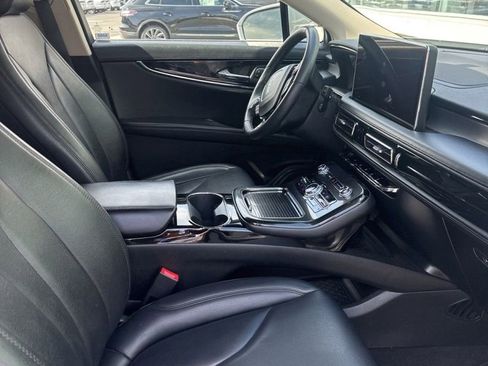 Used 2022 Lincoln Nautilus FWD w/ Premium Package image 5