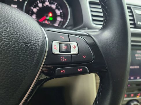 Used 2018 Volkswagen Passat 2.0T SE image 32