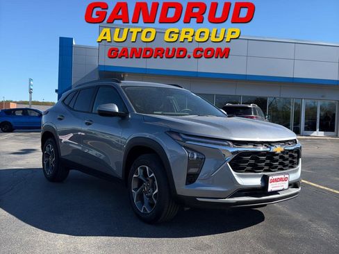Used 2026 Chevrolet Trax LT w/ LT Convenience Package FWD image 1