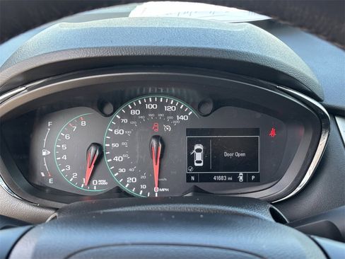 Used 2022 Chevrolet Trax LT w/ LT Convenience Package image 29