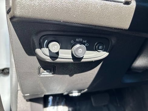 Used 2024 GMC Terrain SLT AWD/4WD image 32