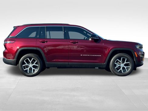 Used 2025 Jeep Grand Cherokee Limited AWD/4WD image 8