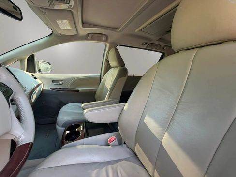 Used 2011 Toyota Sienna Limited w/ Premium Pkg FWD image 15