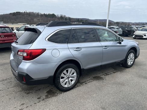 Used 2019 Subaru Outback 2.5i Premium image 9