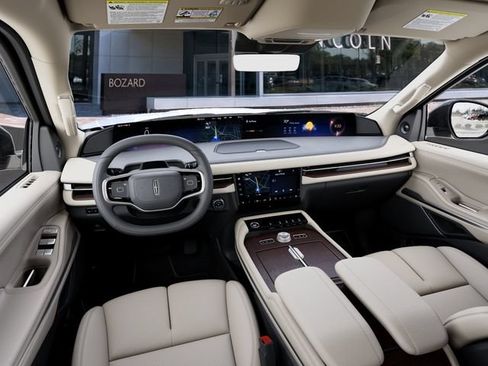 New 2027 Lincoln Navigator Premiere RWD image 9