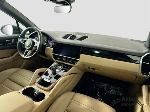 Used 2023 Porsche Cayenne Platinum Edition AWD/4WD image 31
