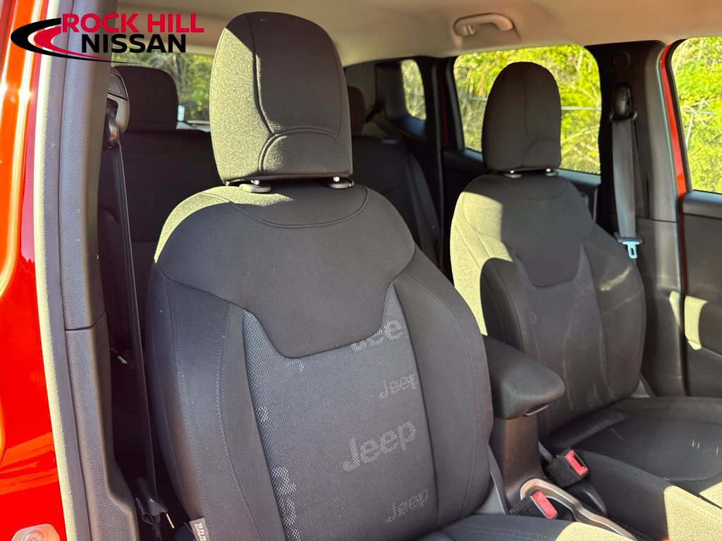 Used 2015 Jeep Renegade Latitude w/ Popular Equipment Group FWD image 27
