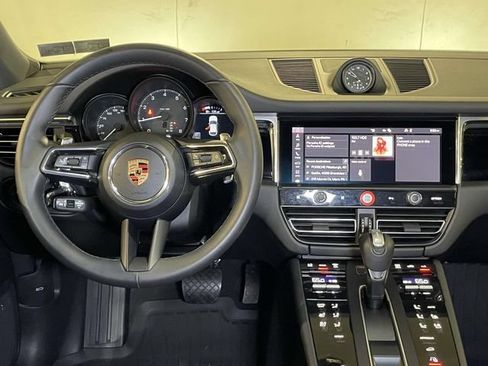 Certified 2026 Porsche Macan AWD/4WD image 26